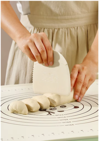 Dough Cutter & Bench Scraper with Stainless Steel Core – TPR Silicone Baking Tool for Sourdough & Pastry